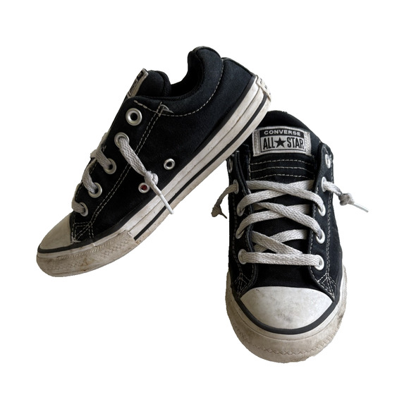 Converse Chuck Taylor All Star Sneaker Youth Size 2 Black White A01696F - Picture 1 of 8